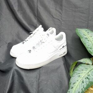 Nike Air Force 1 LV8